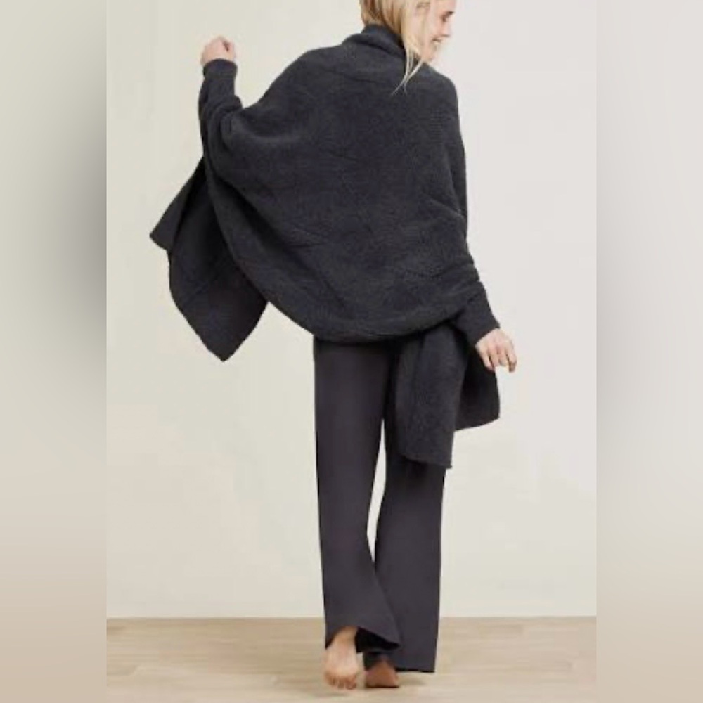 Barefoot Dreams Wm’s Carbon Cozychic Blanket Wrap. OS. - Picture 3 of 3